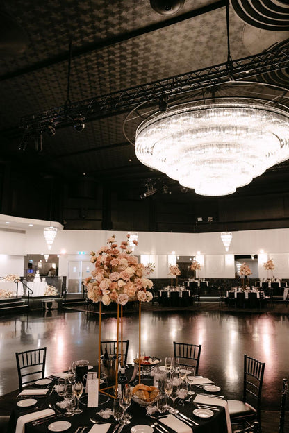 Nude Elegance Wedding Centrepieces – Timeless Decor for Your Special Day